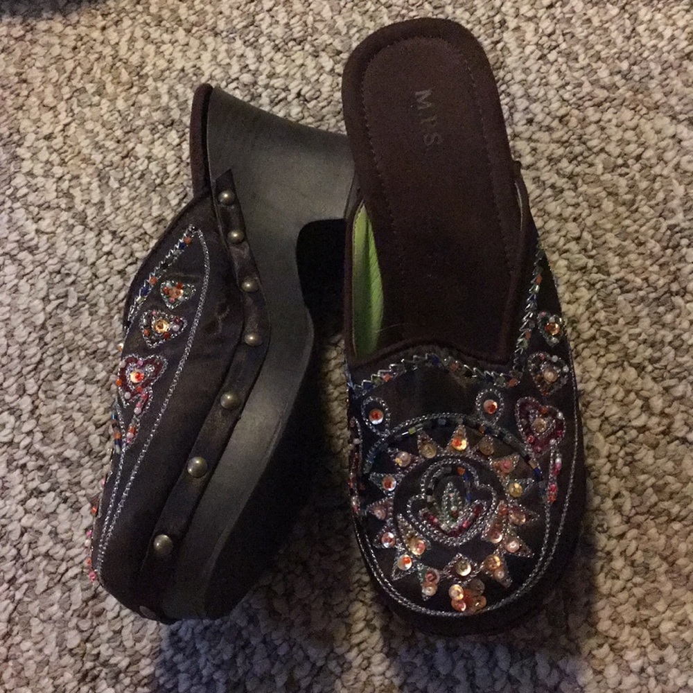 Beaded Clogs - Picture 2 of 4